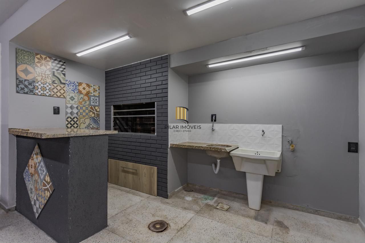 Casa de 3 dormitórios á venda no Jardim Lindóia em Porto Alegre