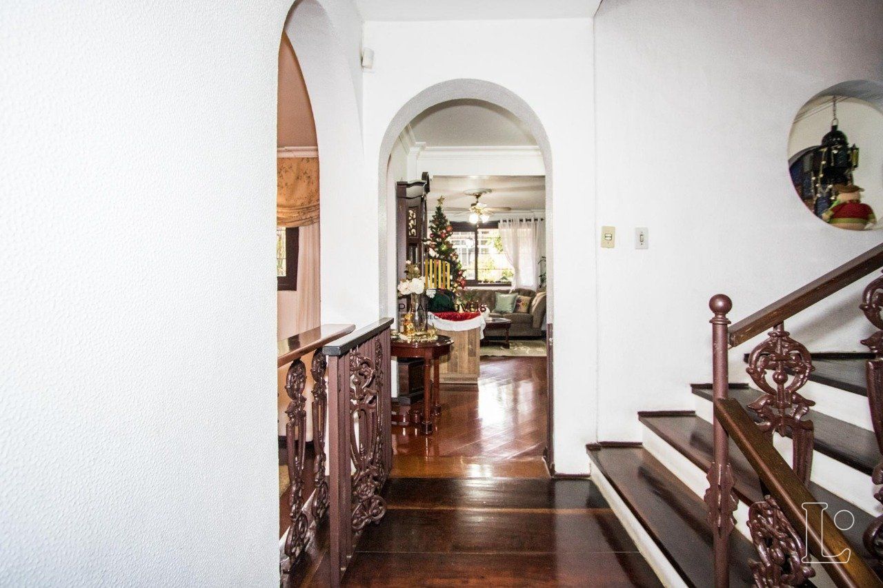 Casa para Venda - 485m², 4 dormitórios, sendo 1 suites, 3 vagas - Cristal
