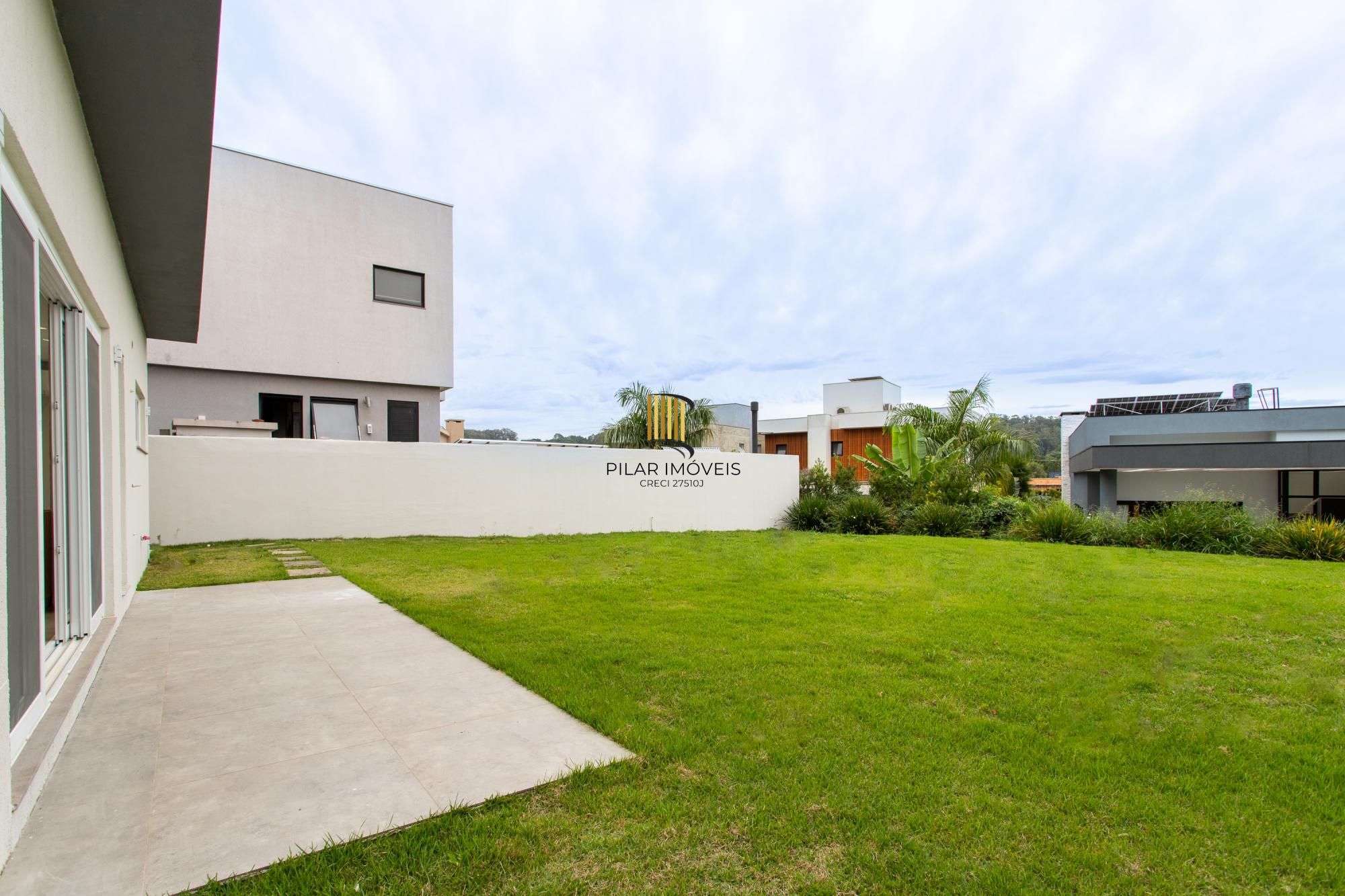 Casa Condominio para Venda - 300m², 3 dormitórios, sendo 3 suites, 2 vagas - Alphaville