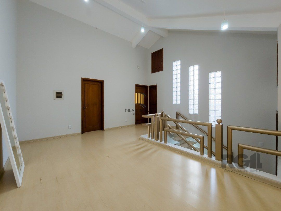 Casa 4 dormitórios no bairro Glória