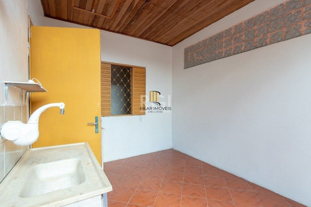 Casa para Venda - 50m², 2 dormitórios, 1 vaga - Cavalhada