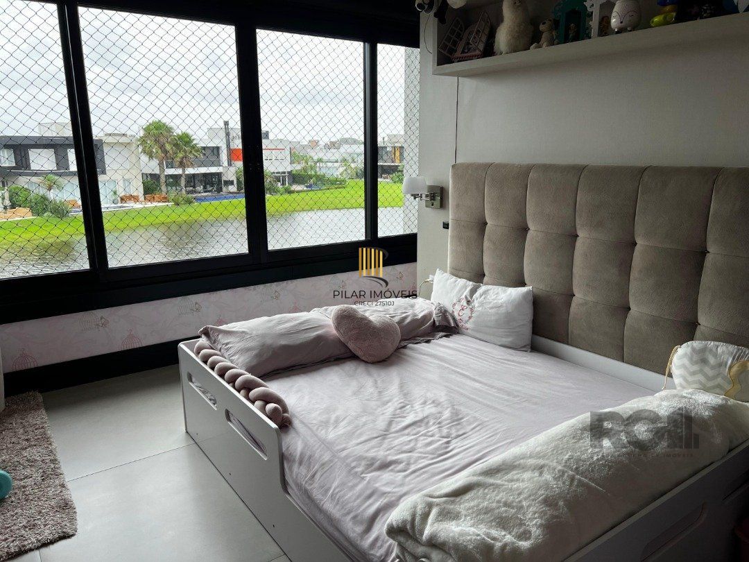 Casa de Condomínio 6 dormitórios no bairro Atlântida Sul
