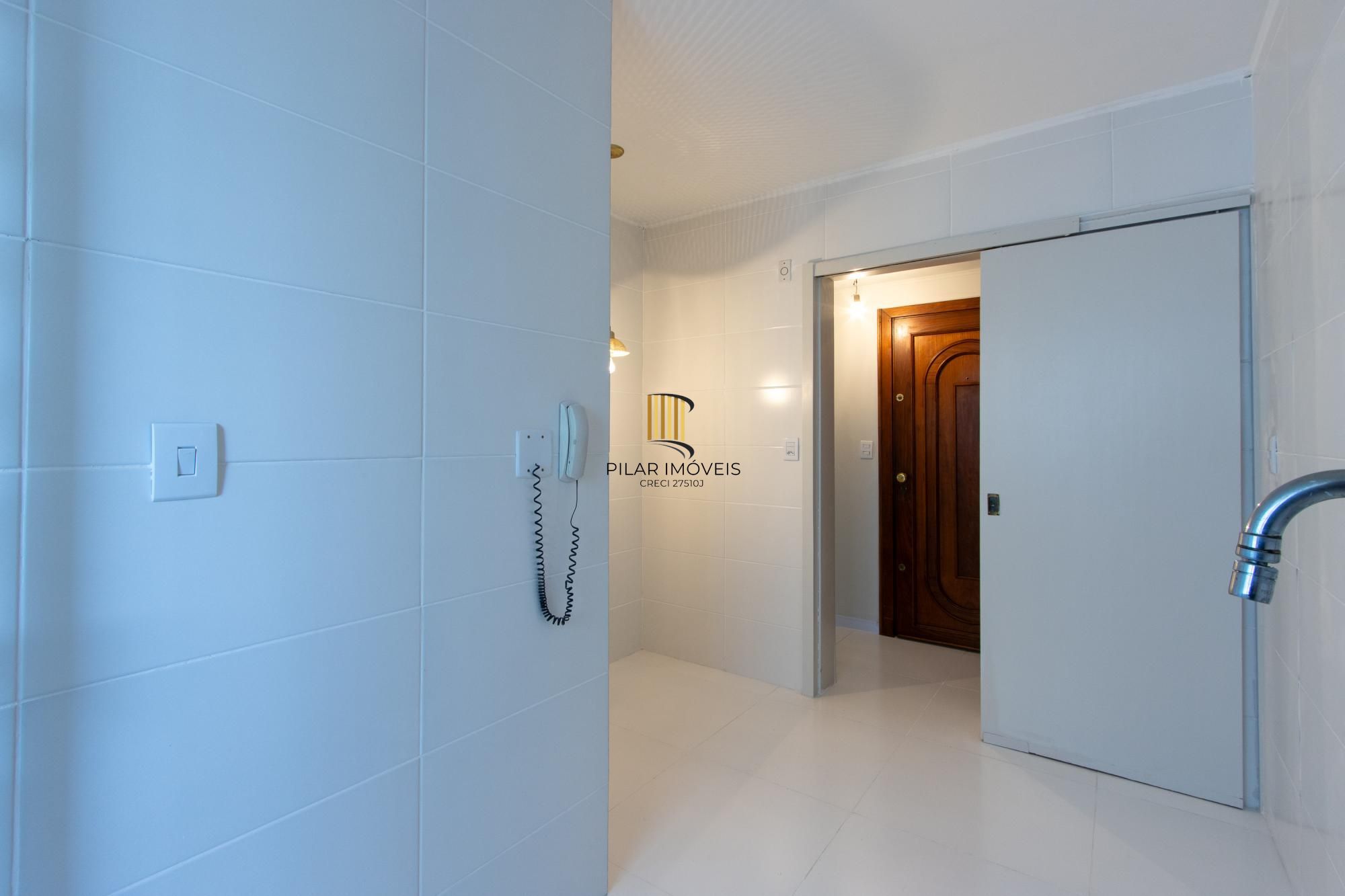 Apartamento 3 quartos, reformado, condomínio com infraestrutura - Bairro Cristal