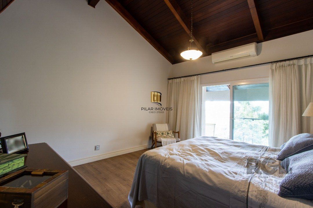 Sobrado com vista para Rio, 3 quartos, 2 suites, pátio, piscina, vaga para 4 carros - Bairro Vila Assunção