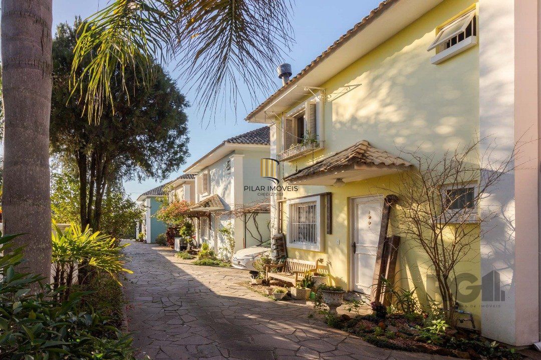 Casa em condomínio, 3 quartos, 1 suite, lareira, churrasqueira, 1 vaga - Bairro Tristeza
