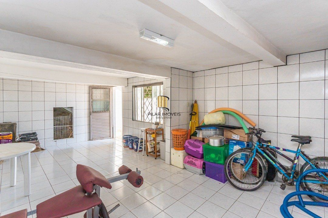 Casa com 3 Quartos à Venda, 293 m² por R$ 650.000