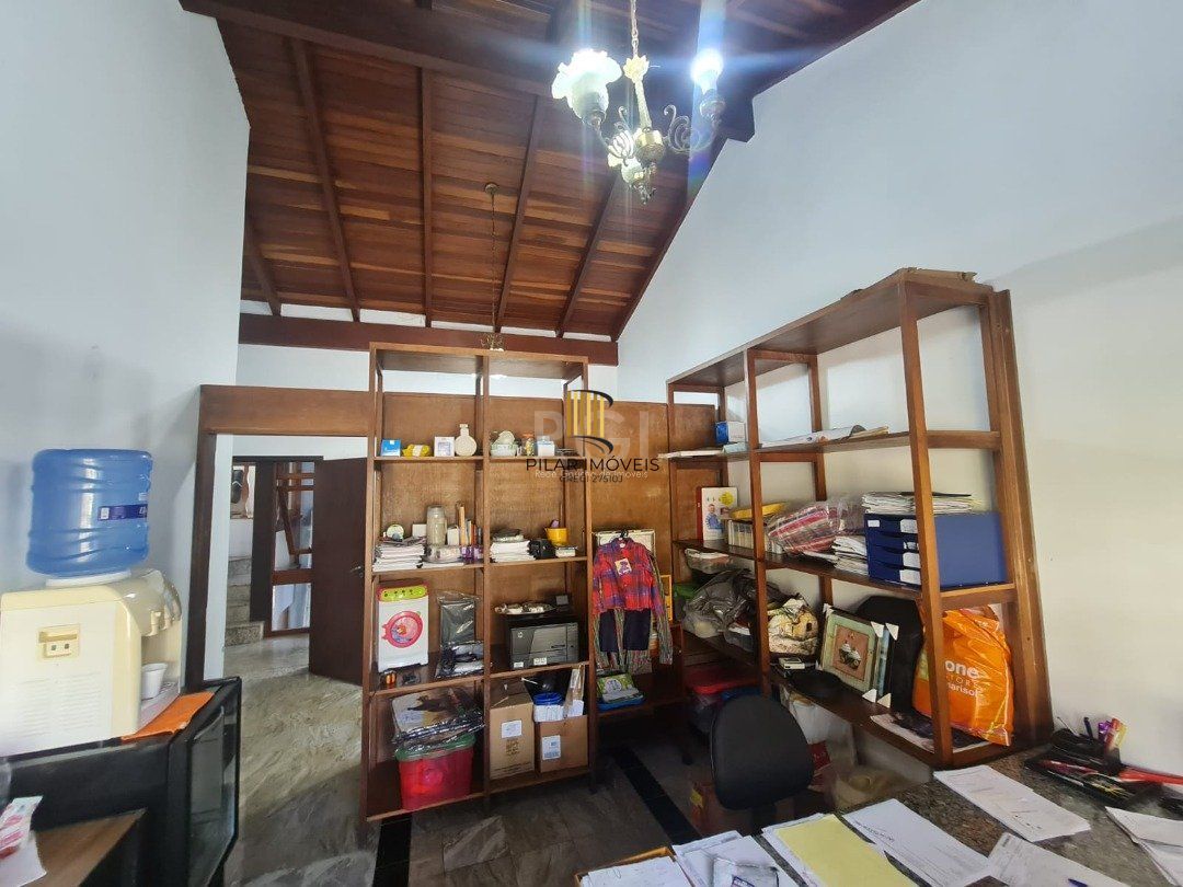 Casa para Venda - 464m², 5 dormitórios, sendo 4 suites, 4 vagas - Nonoai