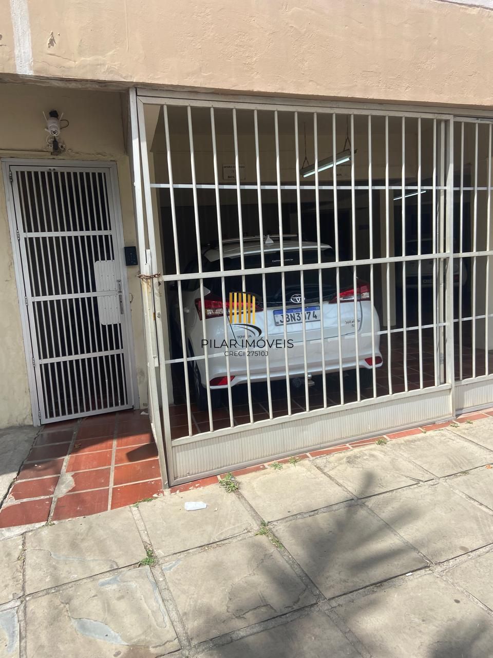 Apartamento com 2 dormitórios e garagem em Torres