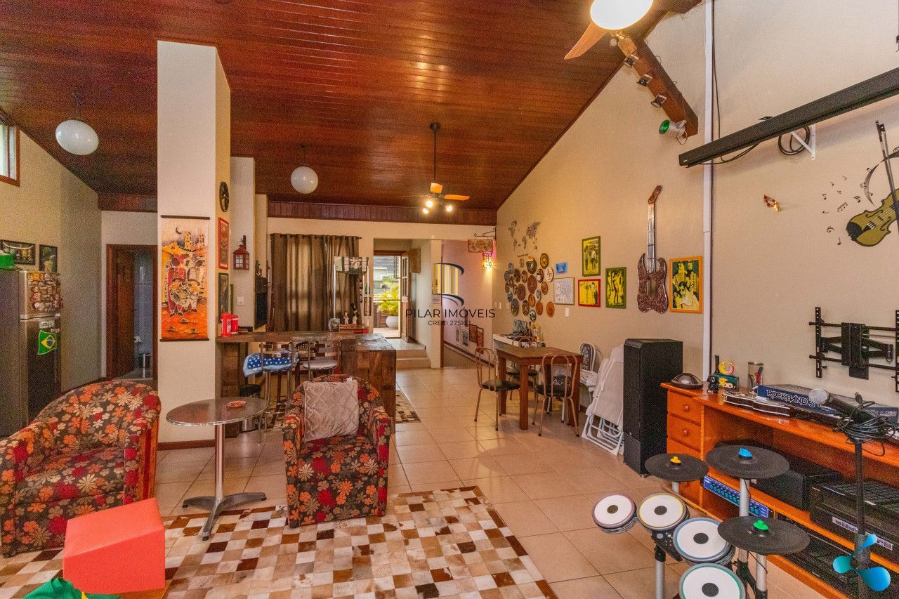 Casa 4 dormitórios no bairro Tristeza