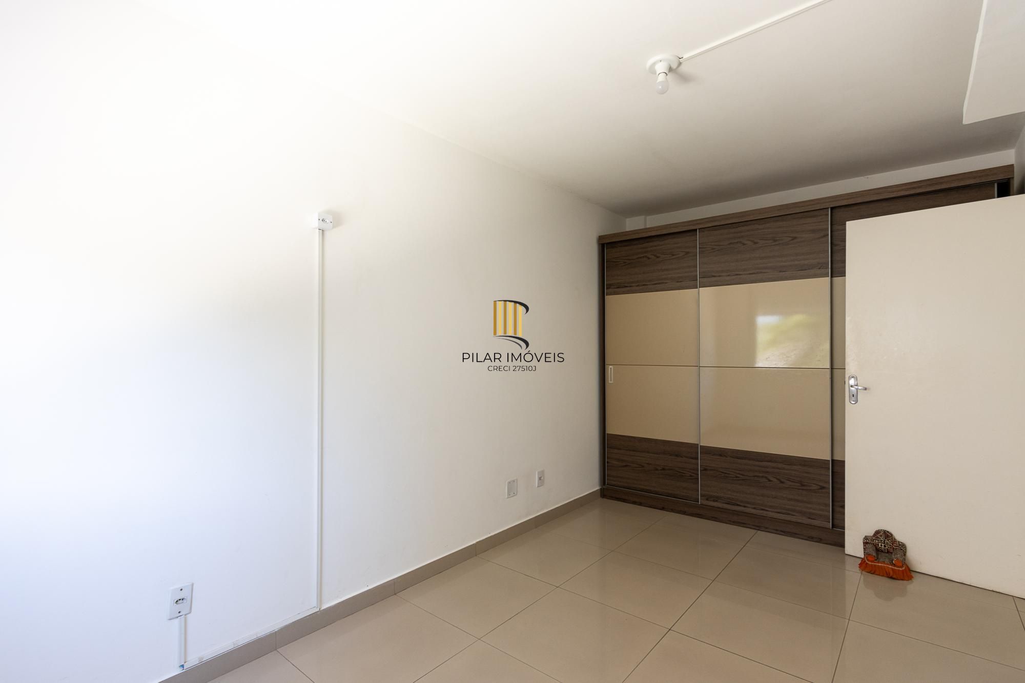 Apartamento, desocupado, 2 dormitórios e vaga escriturada, elevador -Cavalhada