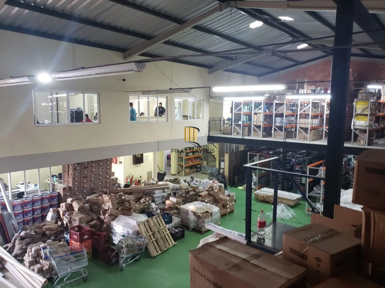 Pavilhão/Depósito , em estrutura montada com mezanino montado com escritório, cozinha,