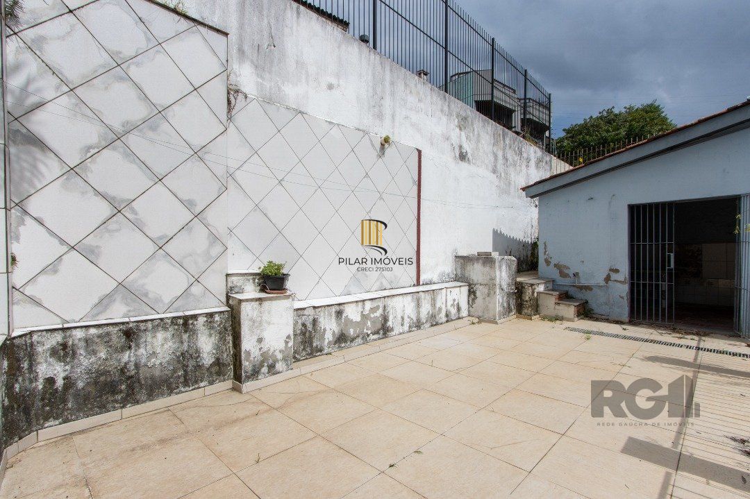 Casa 4 dormitórios no bairro Nonoai