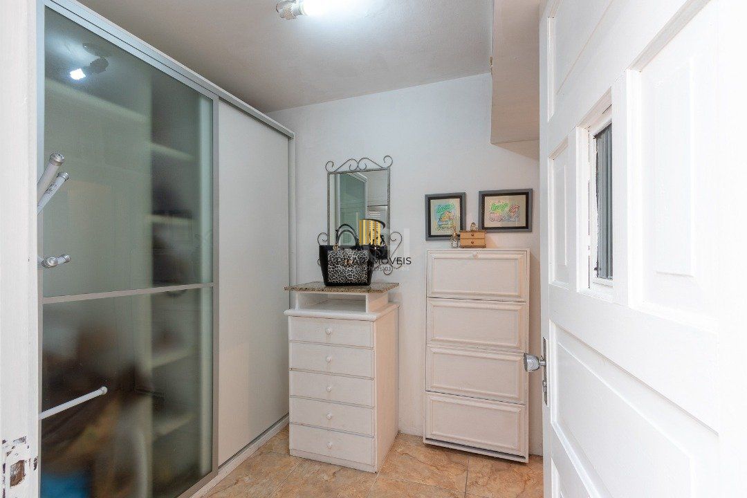 Casa para Venda com 3 dormitórios, sendo 1 suites e 4 vagas no bairro Ipanema