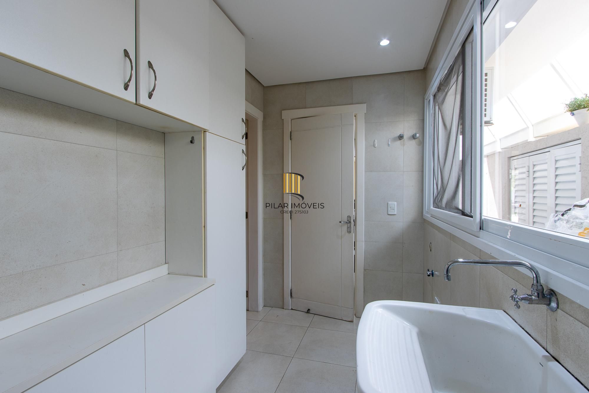 Casa de Condomínio 4 dormitórios no bairro Belém Novo