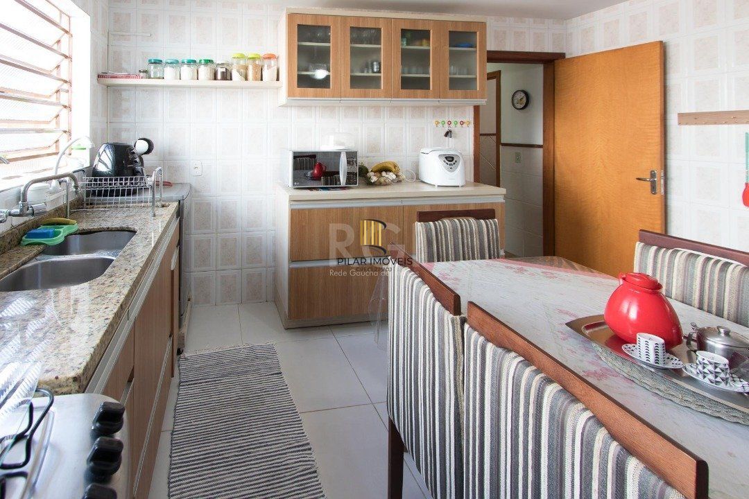 Casa para Venda - 211m², 3 dormitórios, 3 vagas - Vila Nova