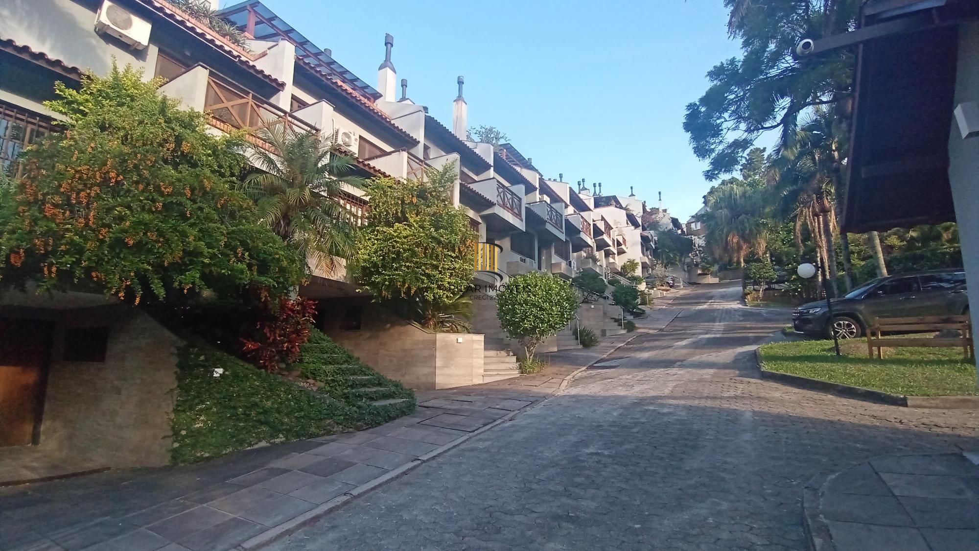 Casa de Condomínio com 3 Suítes, no bairro Tristeza