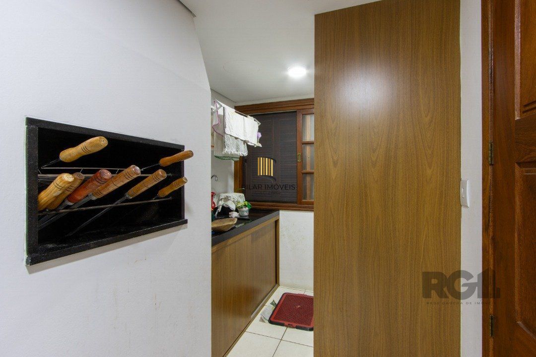 Casa de Condomínio 3 dormitórios no bairro Camaquã