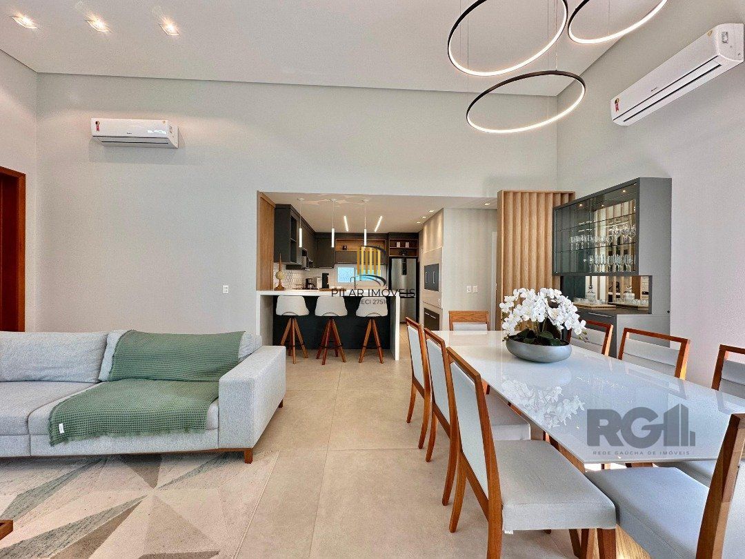 Casa de Condomínio 3 dormitórios no bairro Dubai