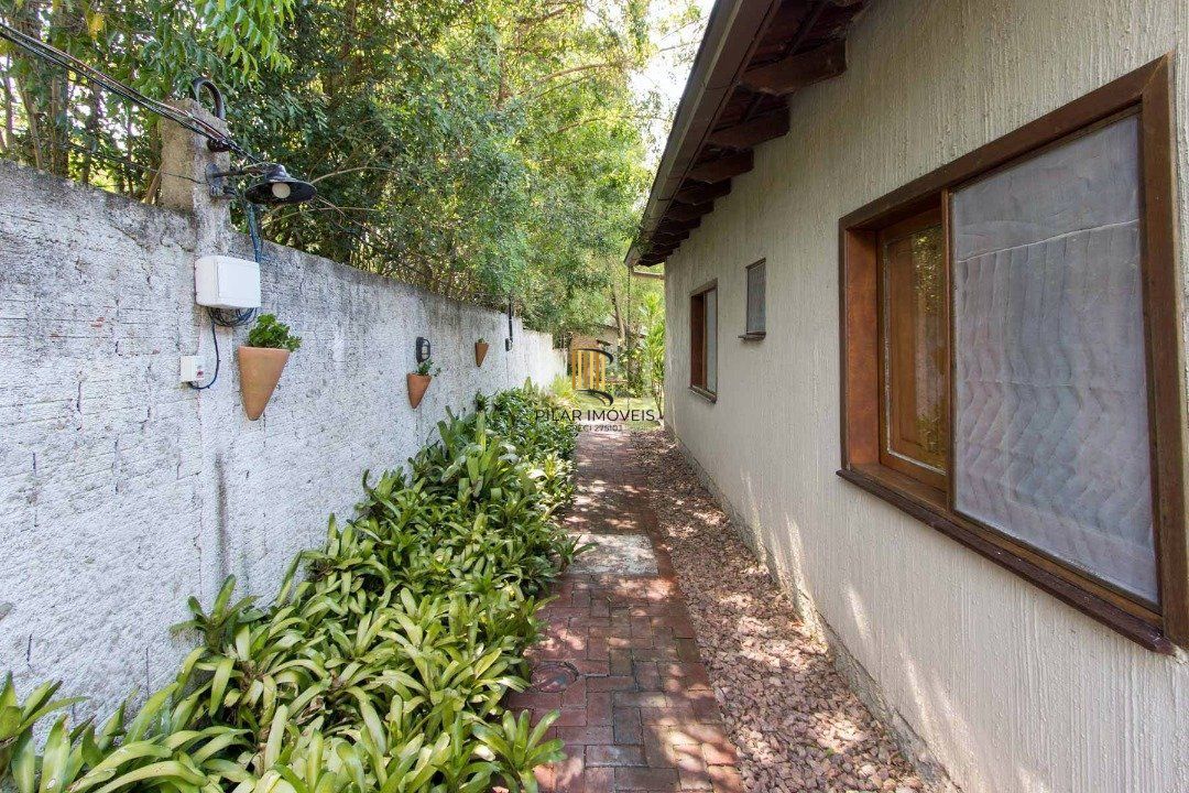 Casa para Venda - 250m², 3 dormitórios, sendo 2 suites, 3 vagas - Ponta Grossa