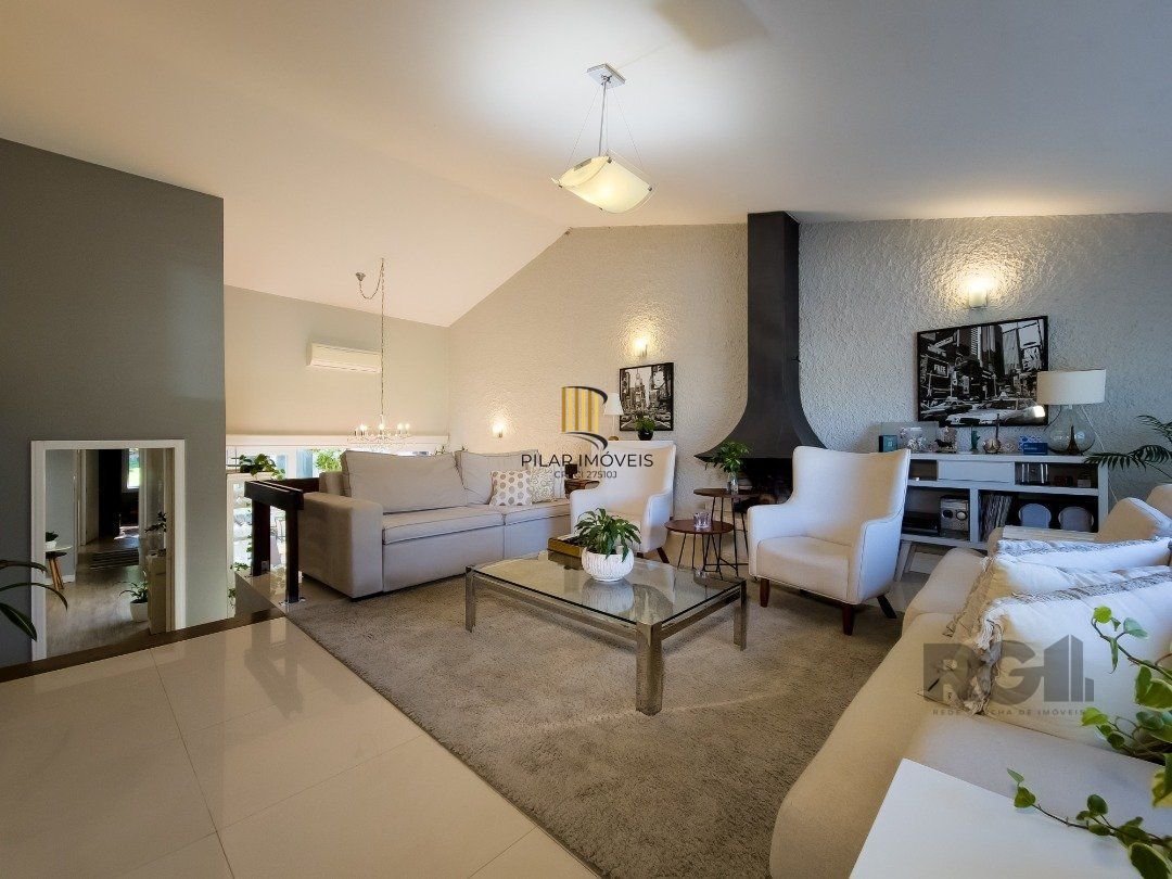 CASA TÉRREA REFORMADA, 3 QUARTOS, SUITE, PÁTIO - BAIRRO CRISTAL