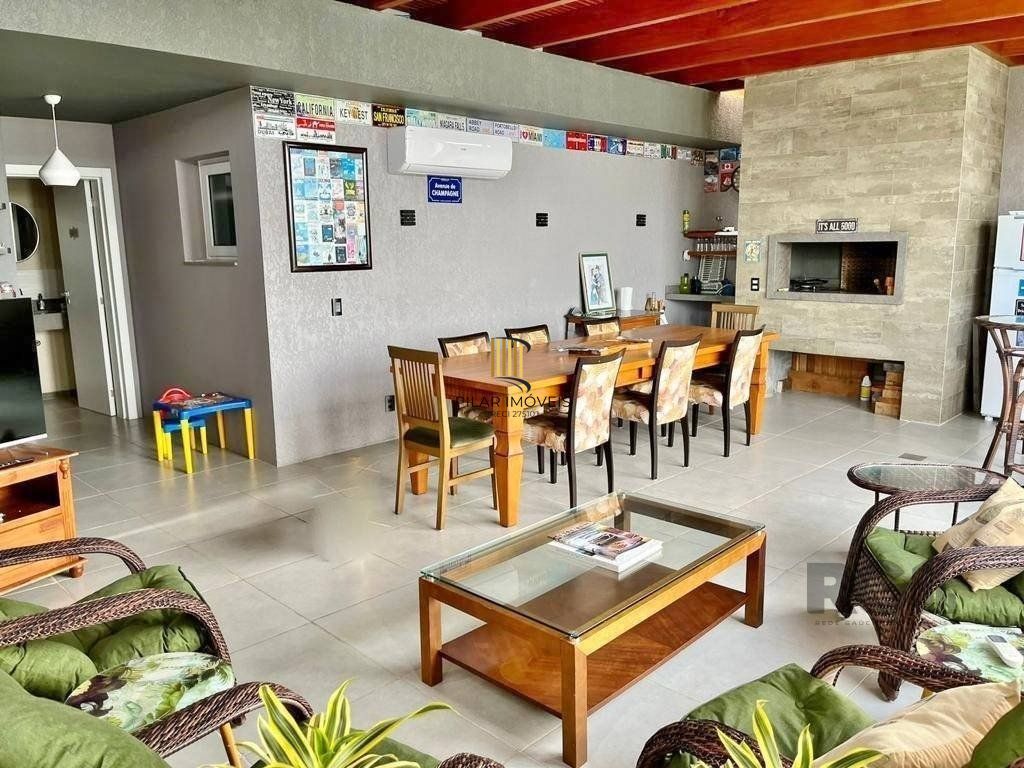 Casa de Condomínio 6 dormitórios no bairro Marina