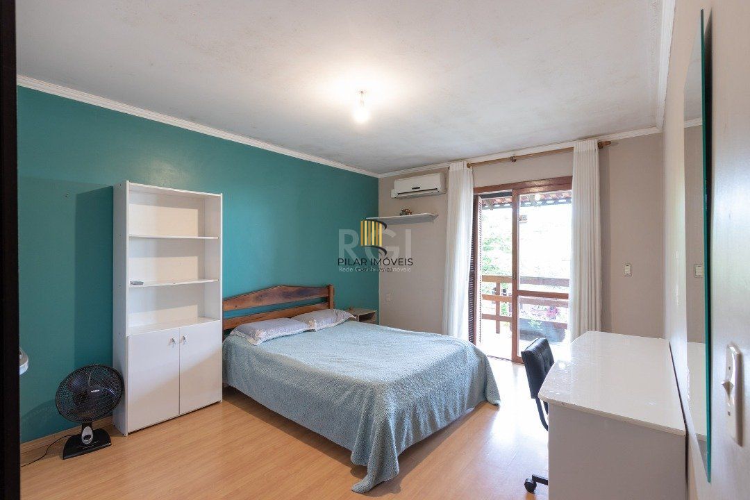 Casa para Venda - 246m², 3 dormitórios, sendo 1 suites, 3 vagas - Imperial Parque