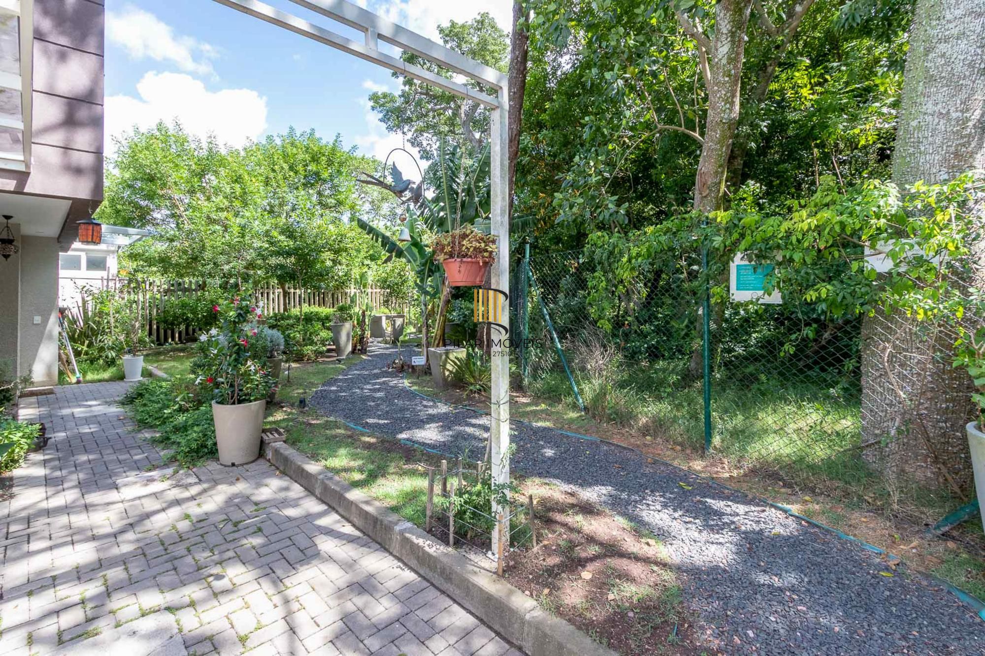 Casa em Condomínio Fechado