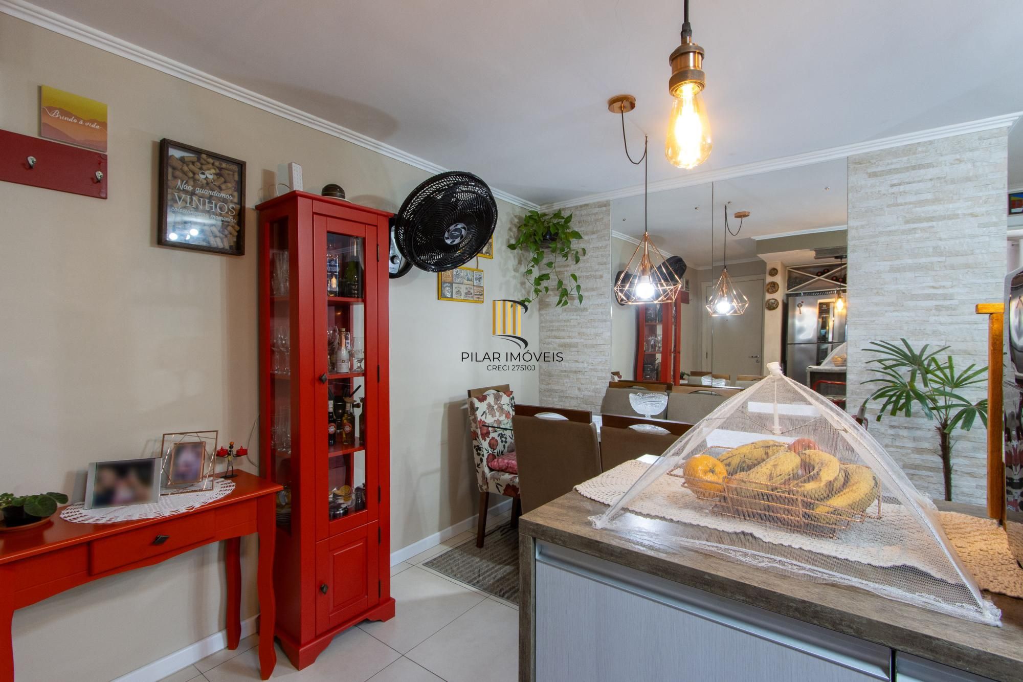 Apartamento  com  2 dormitórios, cozinha americana, Banheiro social, gás central, 1 vaga