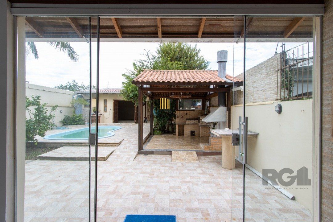 Casa 4 dormitórios no bairro Ipanema
