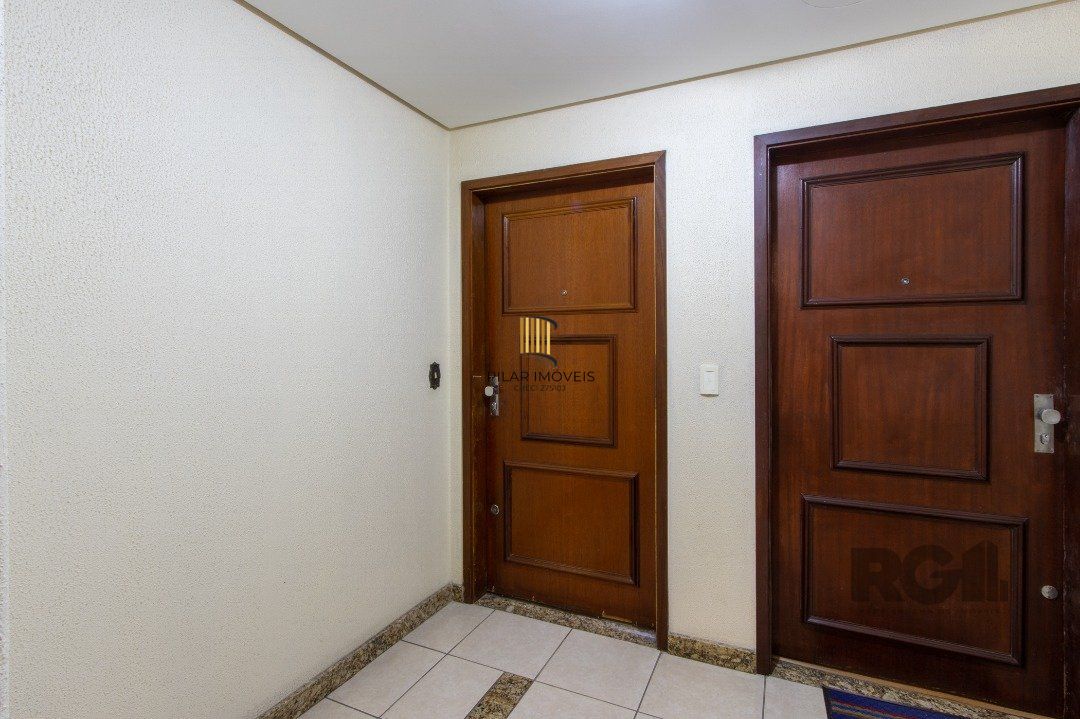 Apartamento, 2 dormitórios, bairro Cristal.