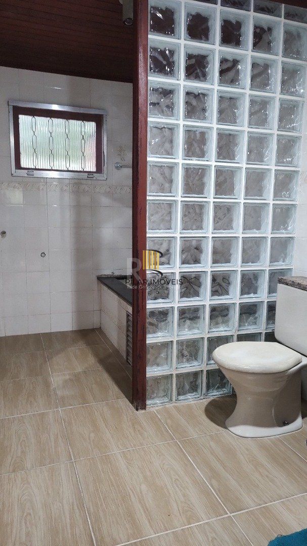 Sito à venda no Lami, com casa com quartos, 1 banheiro e piscina