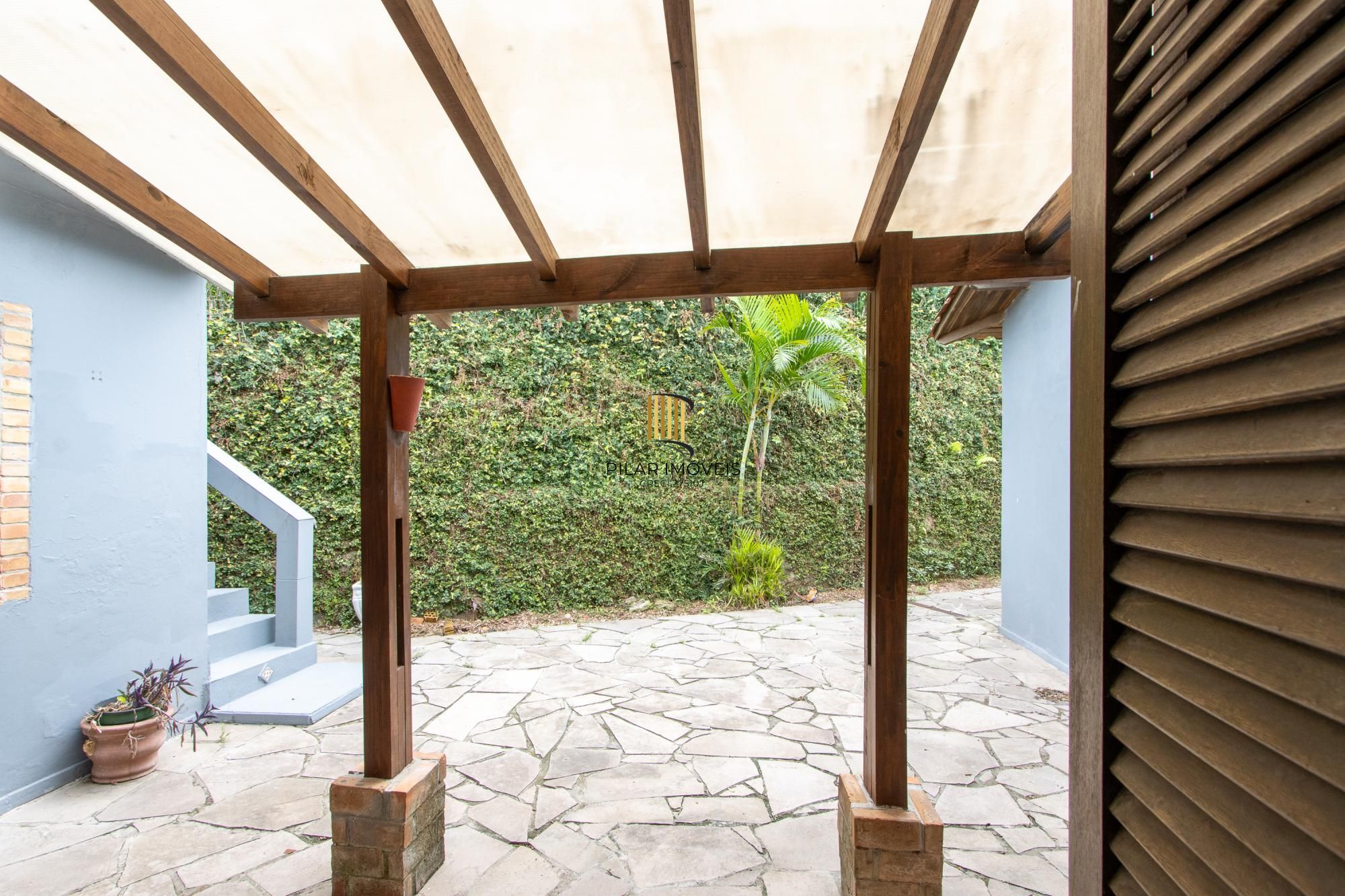 Casa para Venda - 235m², 2 dormitórios, 4 vagas - Cavalhada