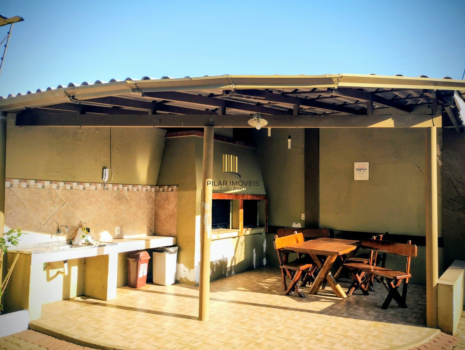 Apartamento de 1 dormitório, de frente, andar alto, elevador, vista para o Lago Guaíba.