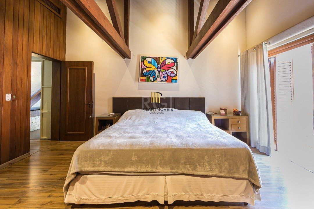 Casa para Venda - 370m², 5 dormitórios, sendo 2 suites, 7 vagas - Vila Assunção