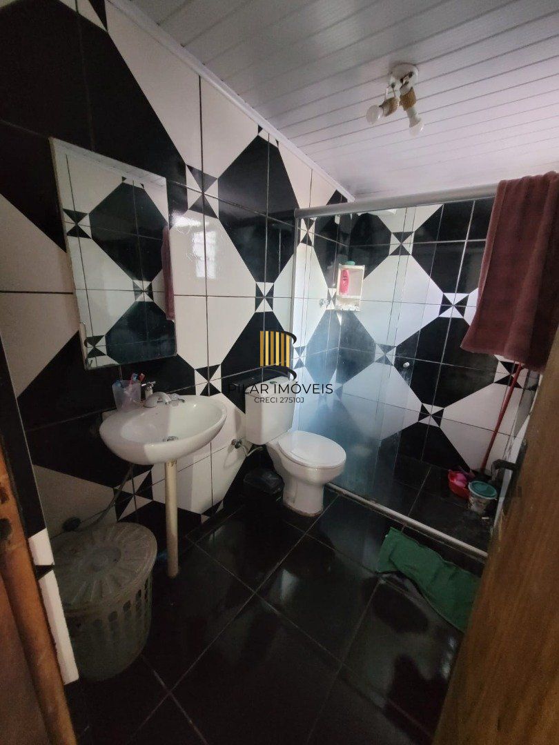 Casa 2 dormitórios no bairro Guarujá