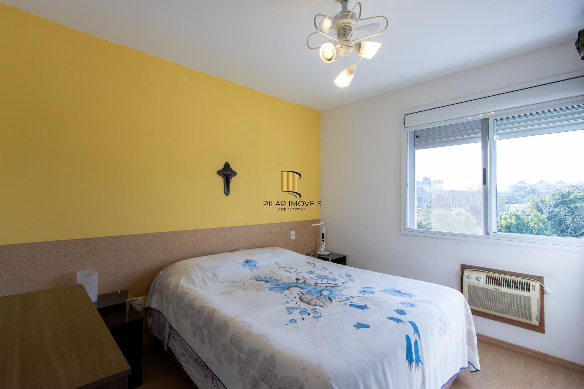 Apartamento de 2 dormitórios, na zona sul de Porto Alegre, semi-mobiliado, churrasqueira e box escriturado.