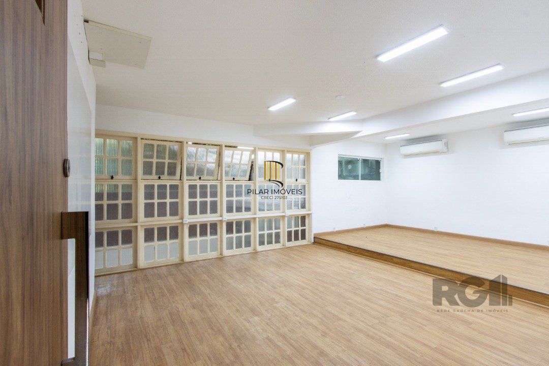 Excelente casa comercial com aproximadamente 300m² de área construída