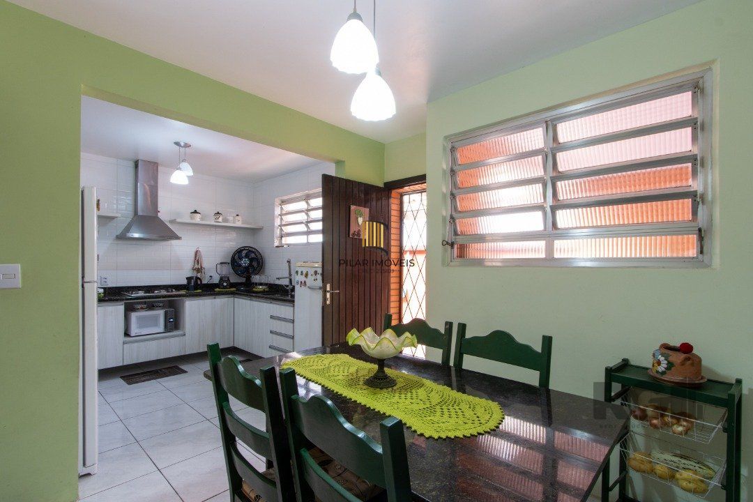 Casa 4 dormitórios no bairro Tristeza