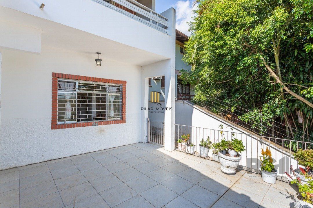 Casa com 3 Quartos à Venda, 293 m² por R$ 650.000