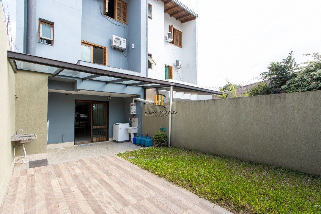 Casa para Venda - 204m², 3 dormitórios, sendo 3 suites, 2 vagas - Espirito Santo