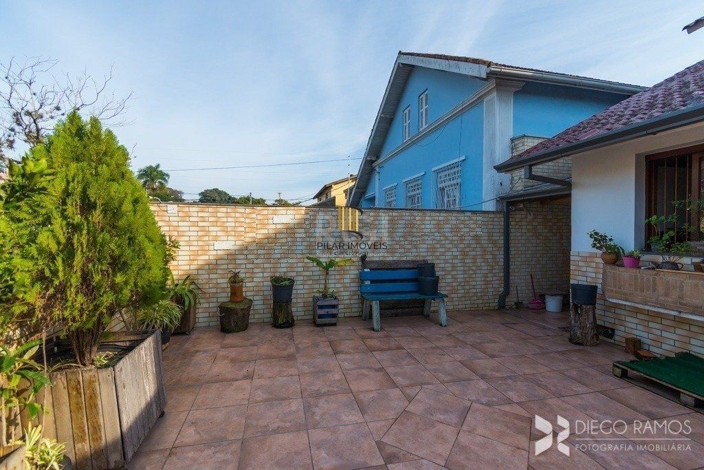 BELO SOBRADO REFORMADO 3 DORMITÓRIOS - BAIRRO NONOAI