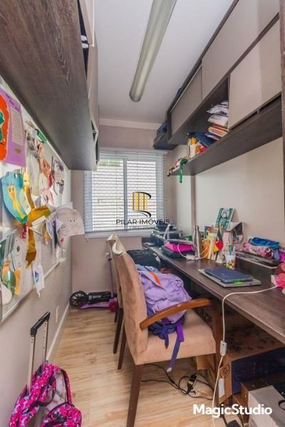 Vende apartamento no Bairro Passo da Areia - Porto Alegre