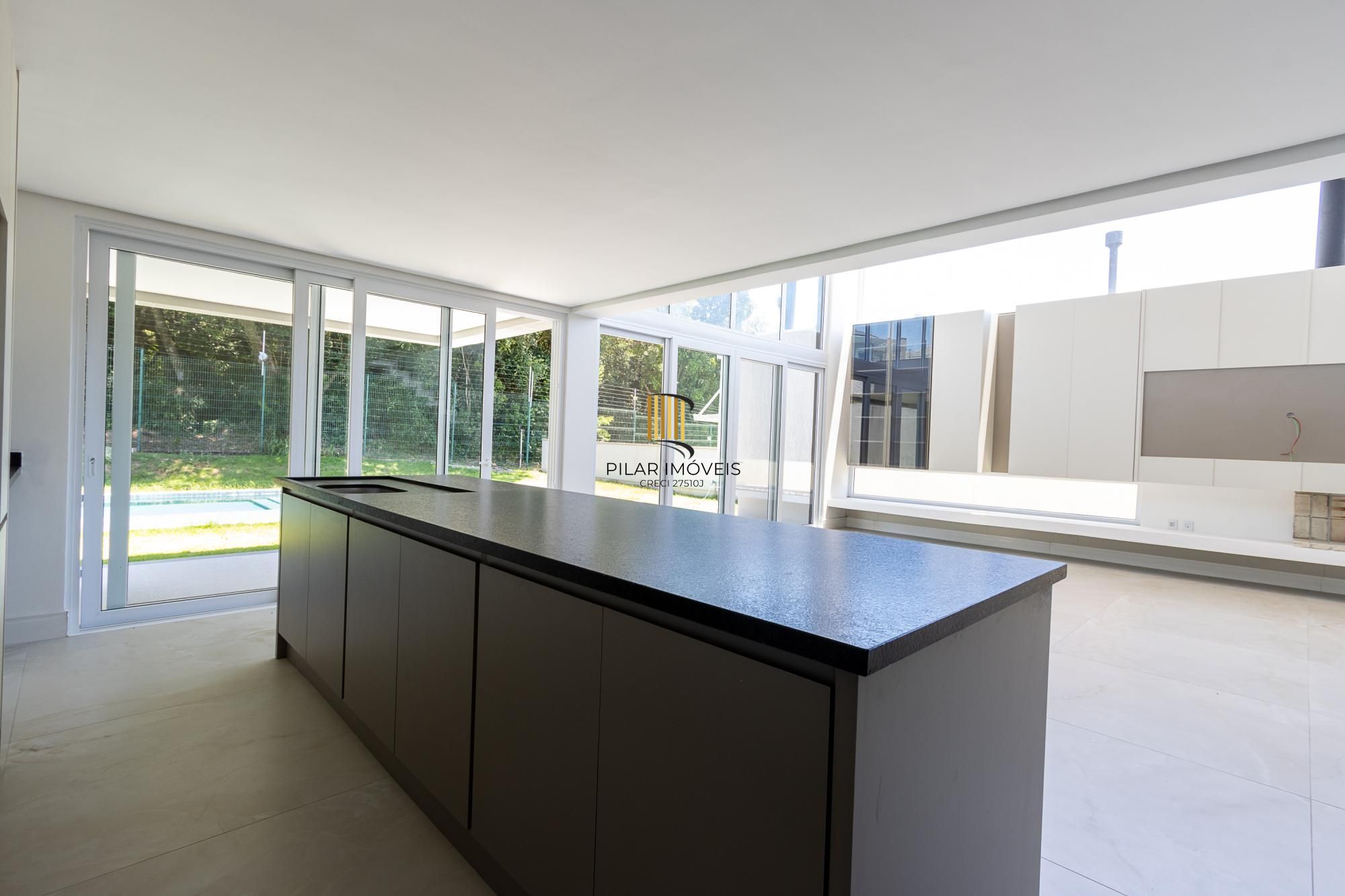 Casa Condominio para Venda - 300m², 4 dormitórios, sendo 4 suites, 2 vagas - Alphaville