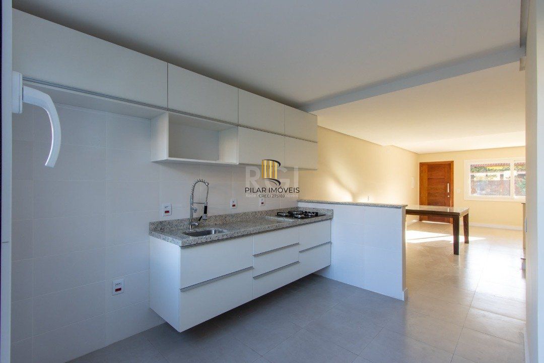 Casa 3 dormitórios no bairro Hípica