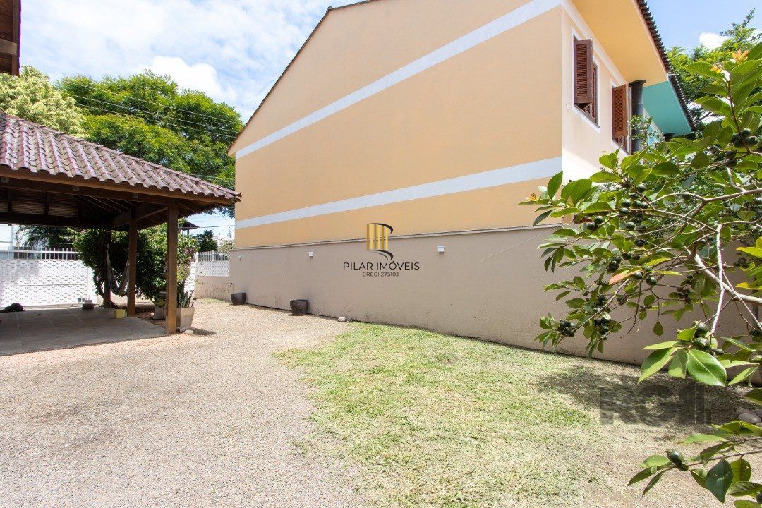 Casa 4 dormitórios no bairro Hípica