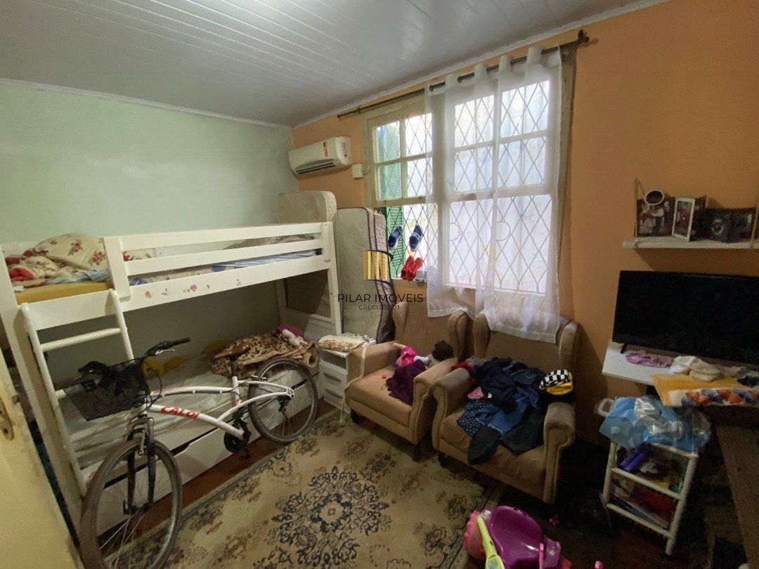 Casa 3 dormitórios no bairro Medianeira