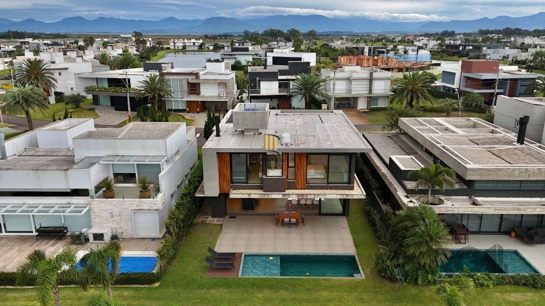 Casa de Condomínio 5 dormitórios no bairro Atlântida Sul