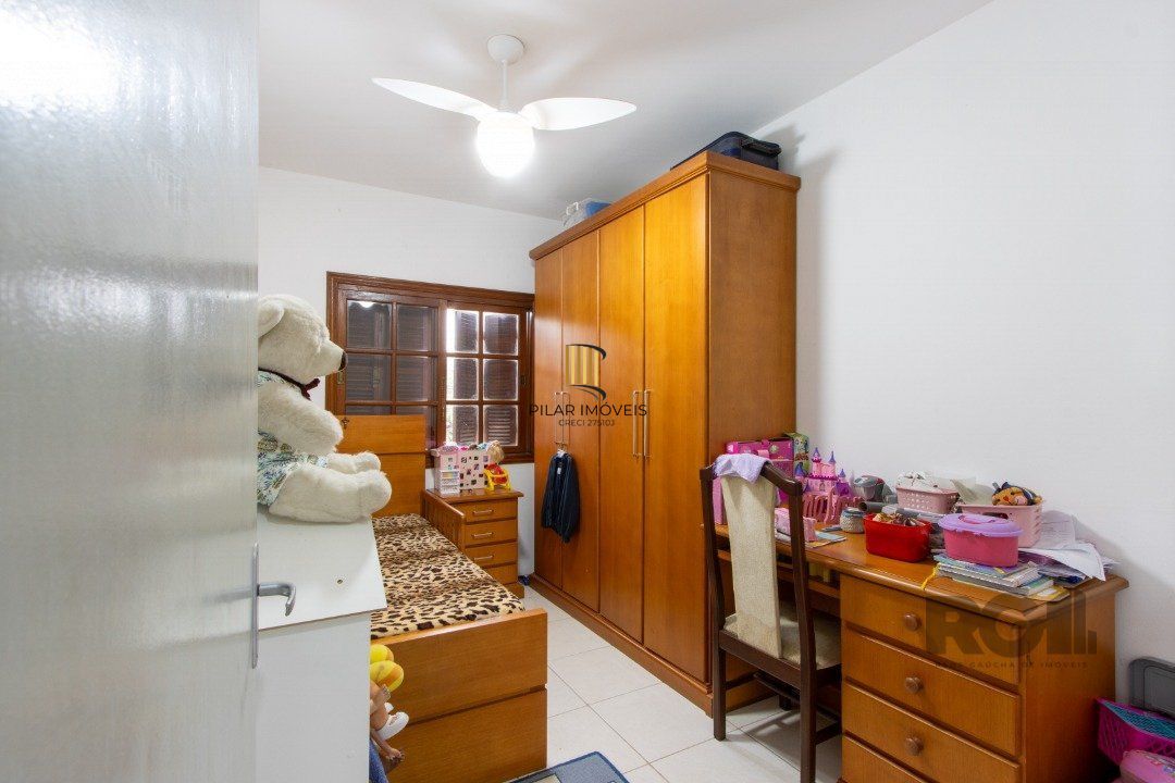 Casa de Condomínio 3 dormitórios no bairro Camaquã