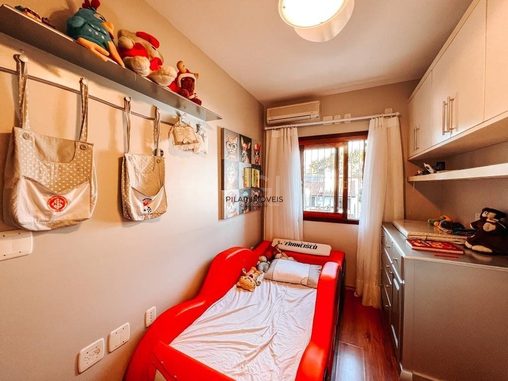 Excelente casa a venda no bairro Tristeza, para o lado do Rio!