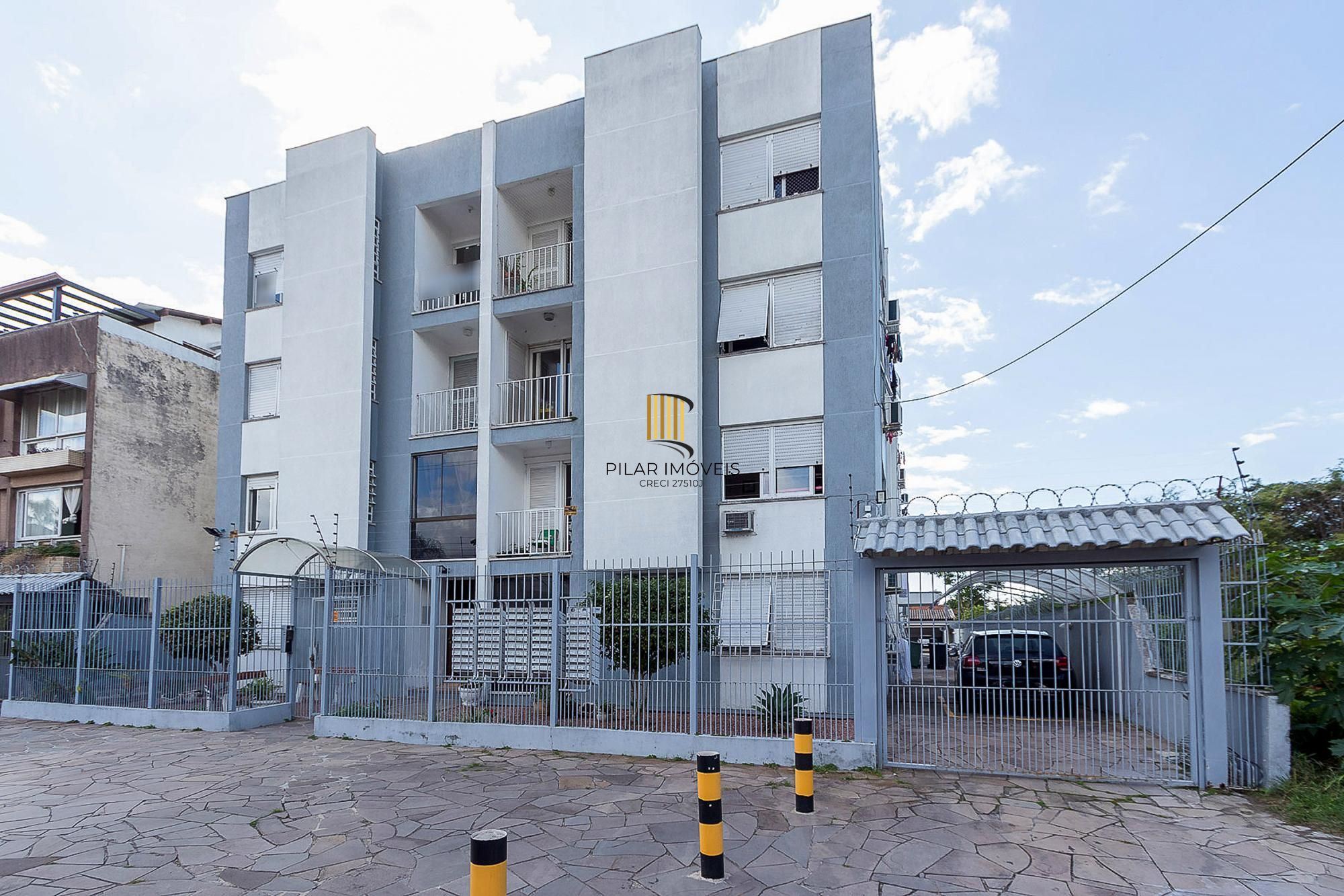 Apartamento com 1 quarto com vaga coberta e escriturada no bairro Cristal.